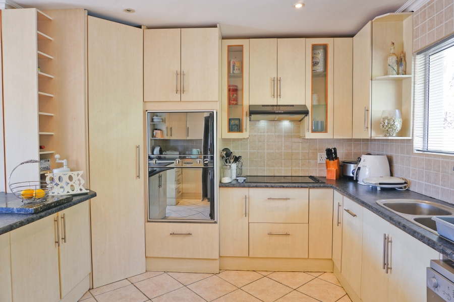 6 Bedroom Property for Sale in Kidds Beach Eastern Cape